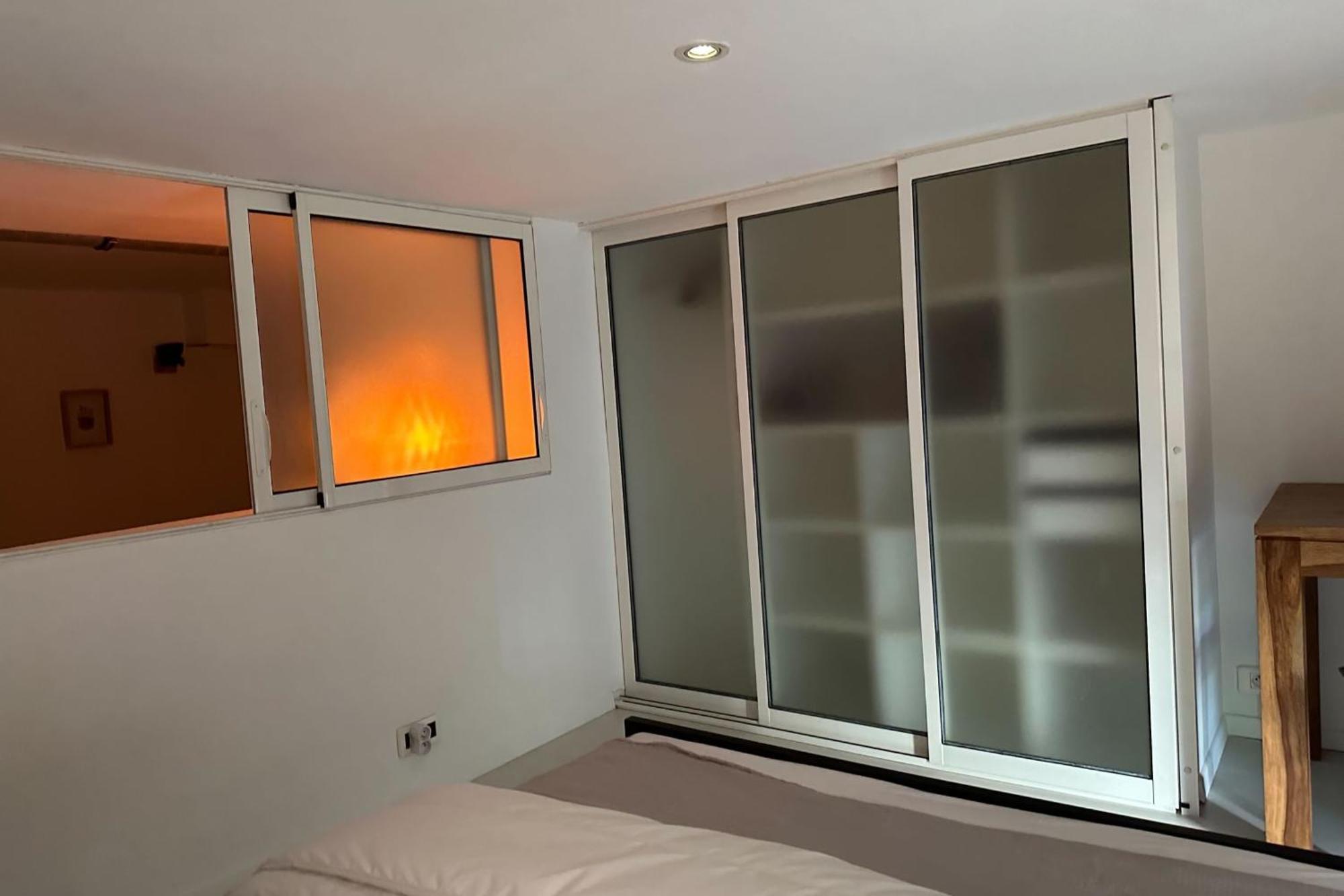 Spacious Duplex Near The Center Of Apartment *