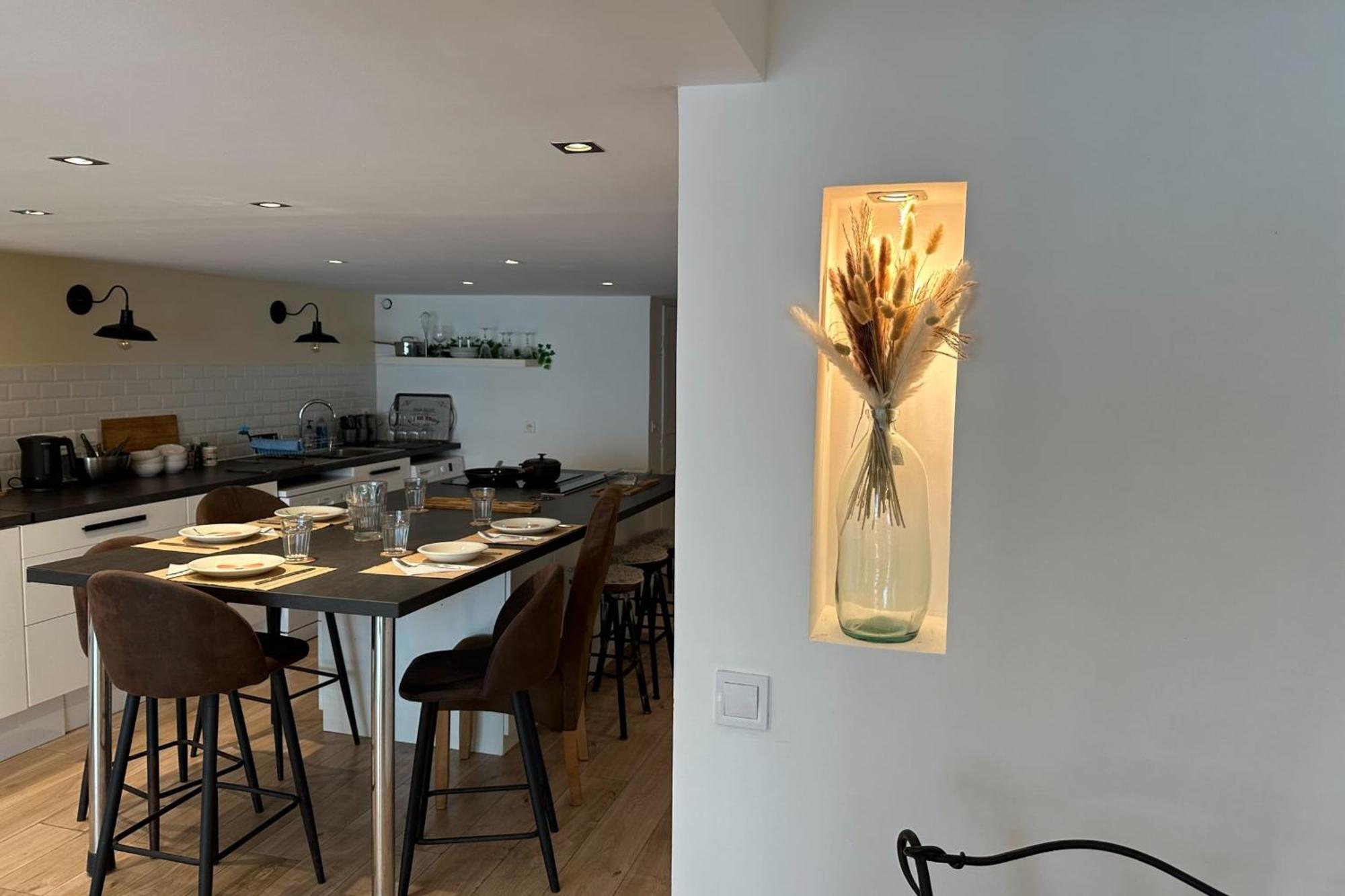 Spacious Duplex Near The Center Of *